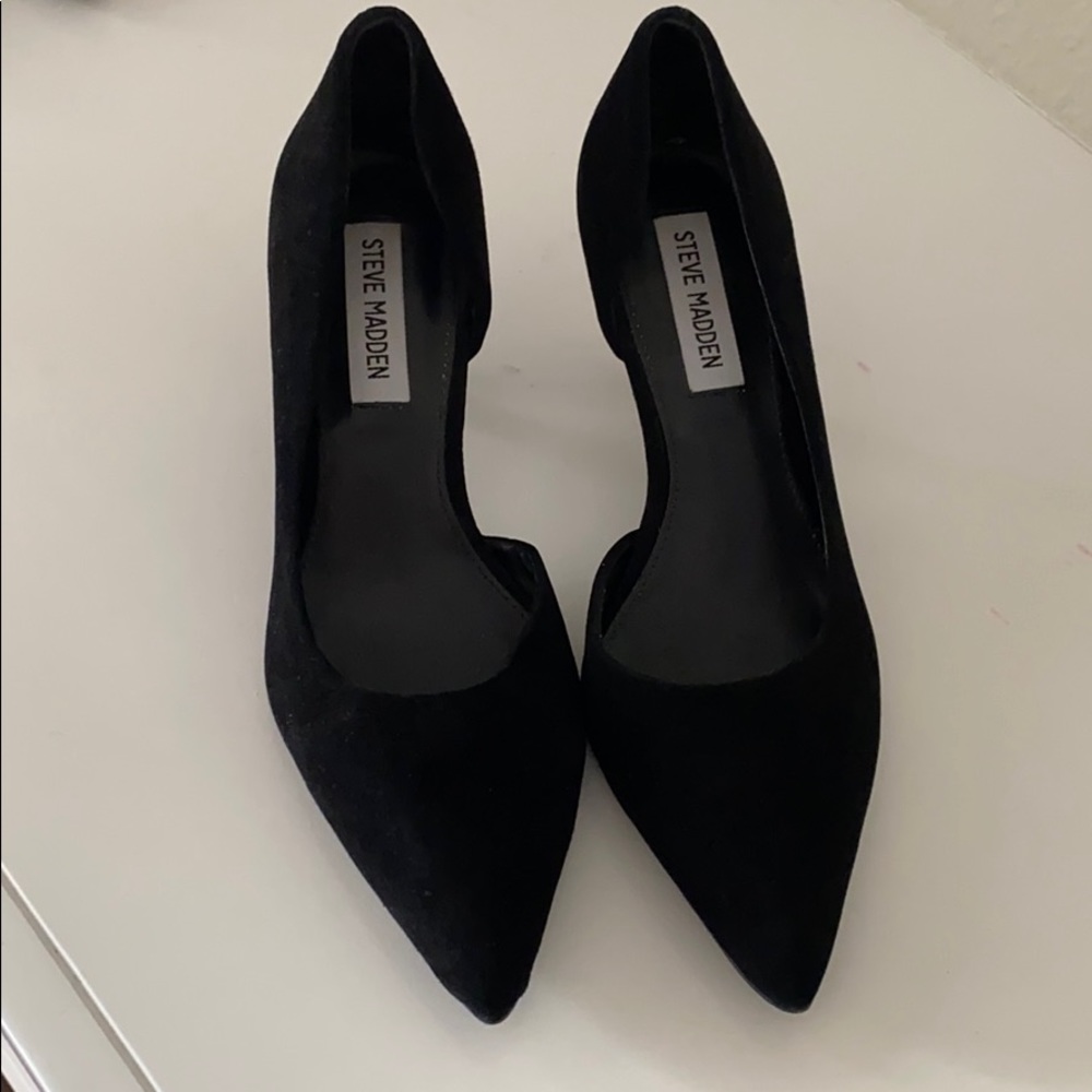 Steve Madden Black Suede Pumps